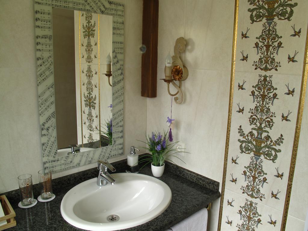 Orbita Boutique Hotel Шимкент Стая снимка